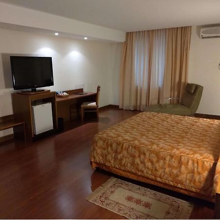 Master Plaza Hotel Barbacena Esterno foto