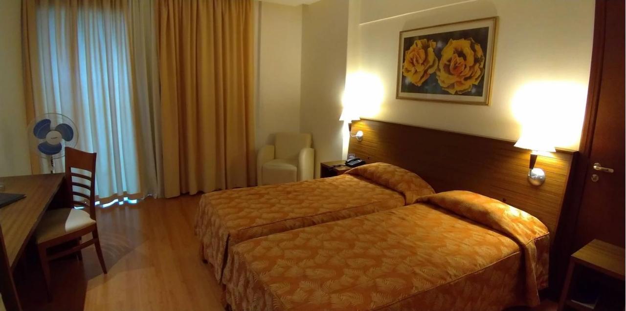 Master Plaza Hotel Barbacena Esterno foto